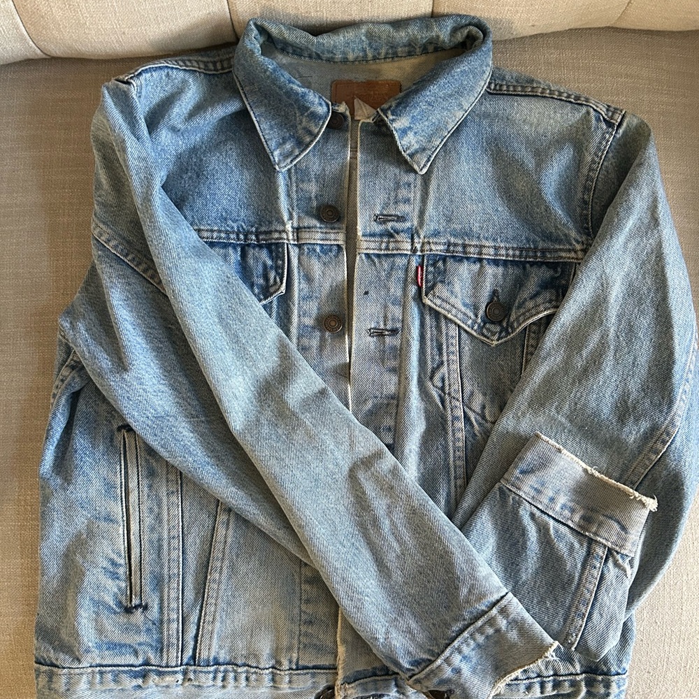 Vintage Distressed Levi's Light Blue Denim Jacket